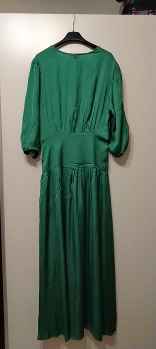Продавам 2 дълги копринени  рокли