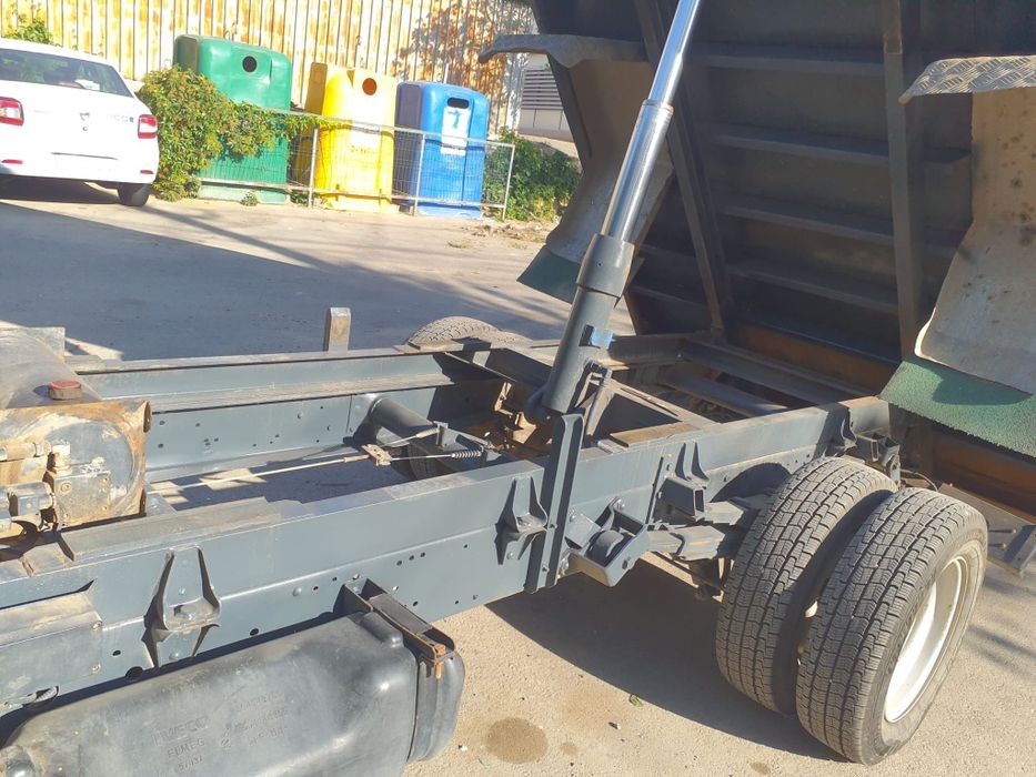 Bena basculabila iveco