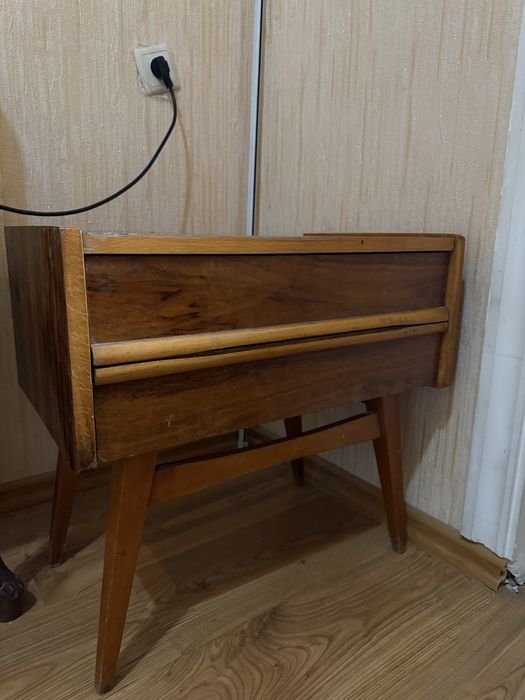 Две деревянные тумбы в состоянии б/у. Устойчивые