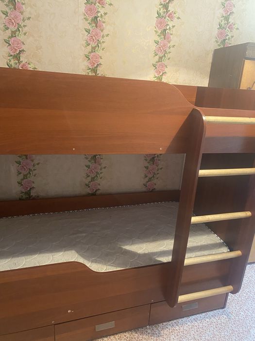Продаю кроват двух яростный