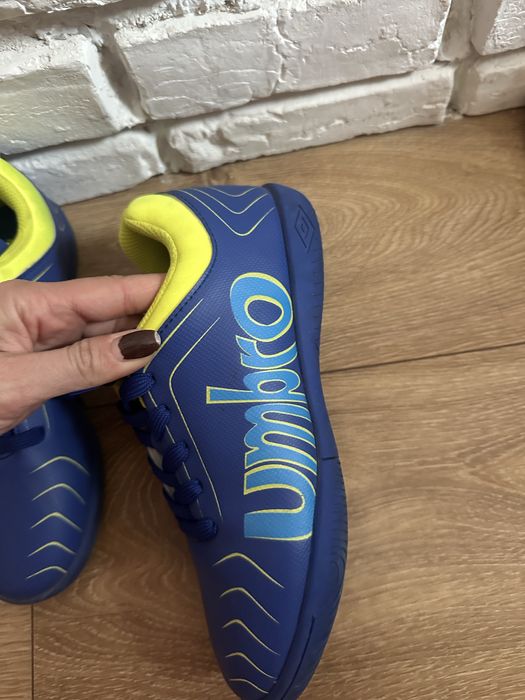 Бутонки за футбол Umbro