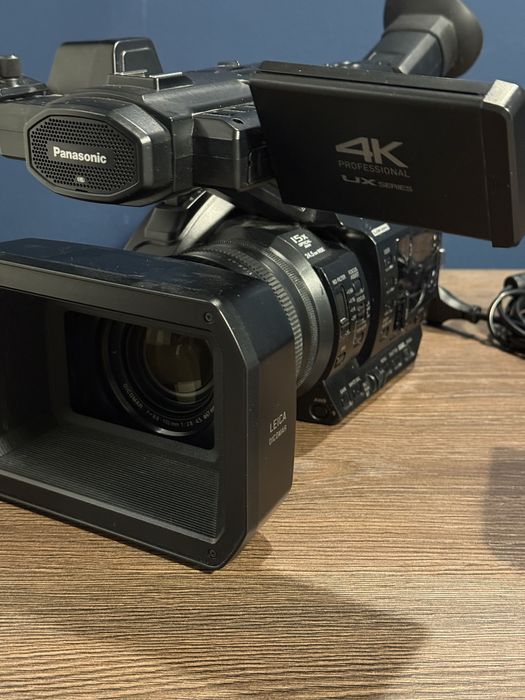 Vând cameră video Panasonic AG-UX90