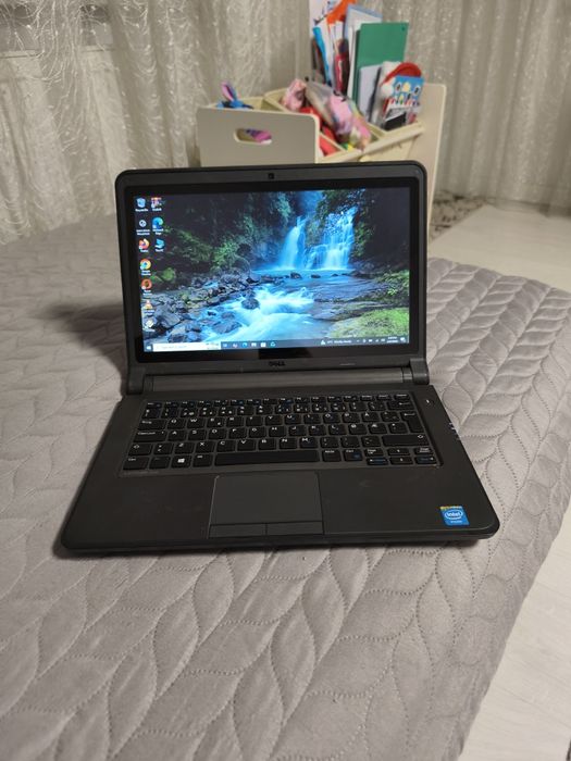 Laptop Dell i5 cu touchscreen Ram 8Gb ssd Windows 10 office