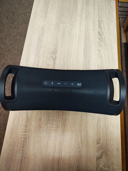 Vând box portabilă Sony ULT 7