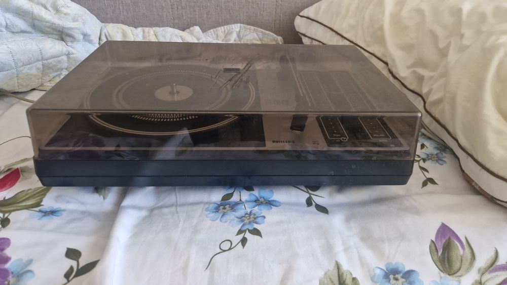 Продам виниловый проигрыватель