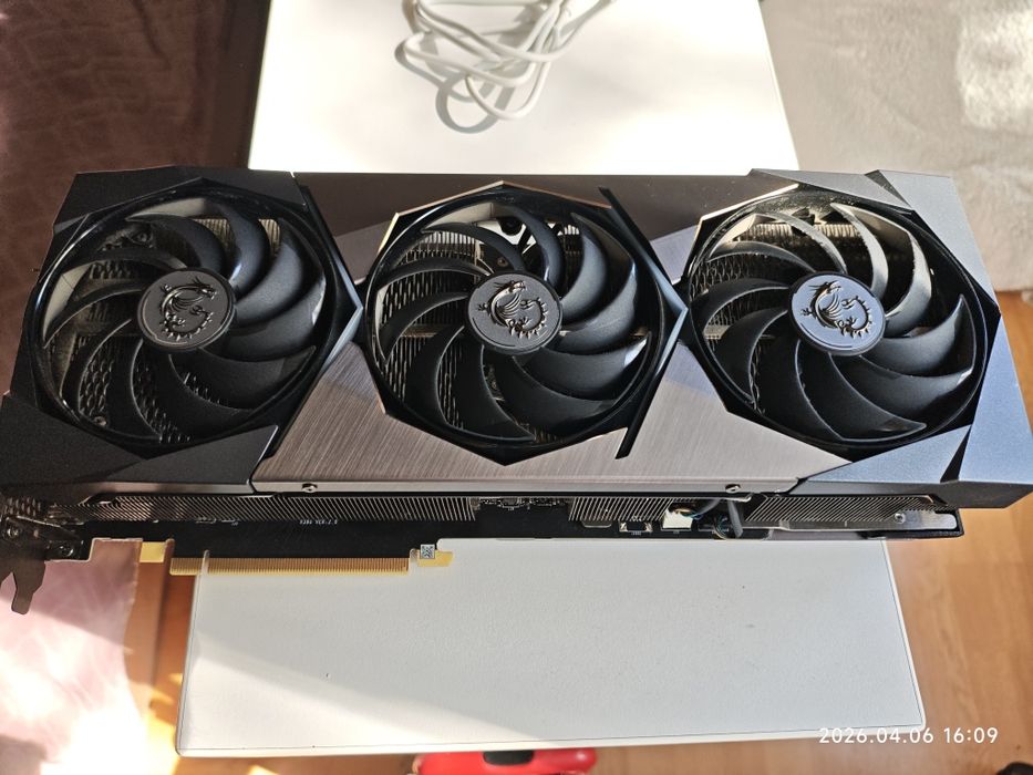 Продавам масивна видео карта MSI SUPRIM X RTX 3070 8GB