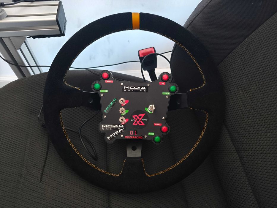 Simulator/cockpit auto - Moza R9, pedale SimForge + accesorii