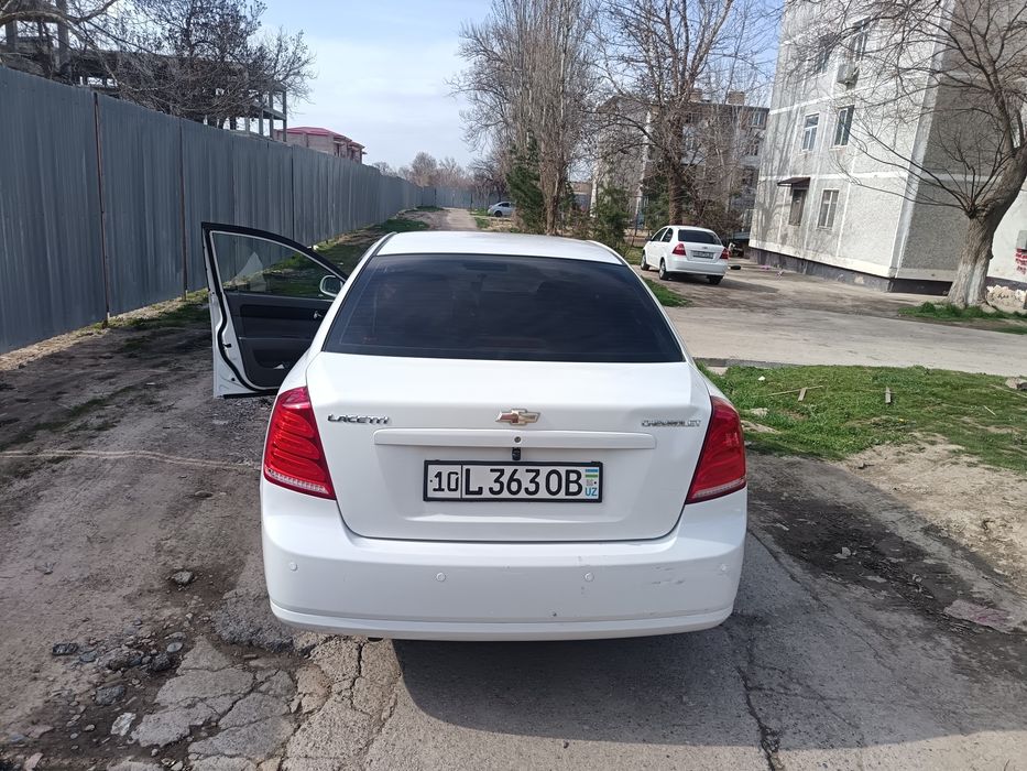 Lacetti 1.8 2009 yil probek 158000 holati yaxshi  qarab haydalgan