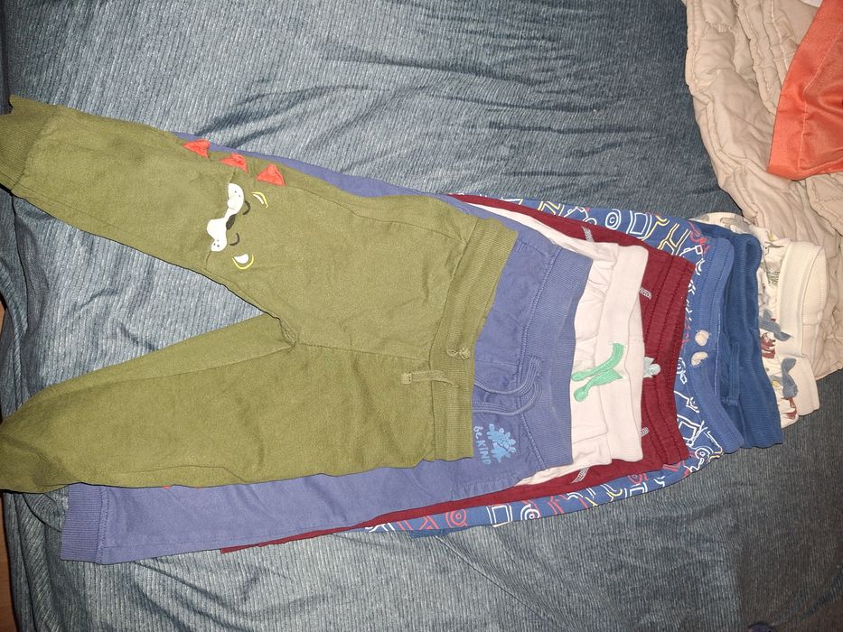 Pantaloni baieti marimea 92