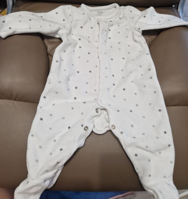 Продавам бебешки дрешки