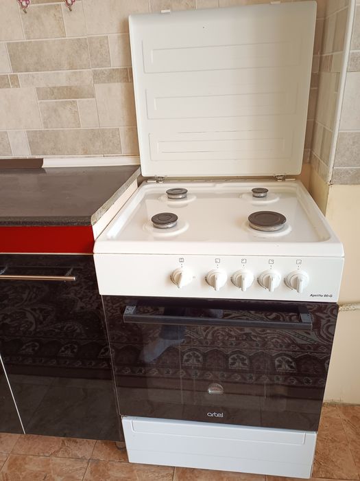 СРОЧНО продам Газовую плиту. Сотилади янгидек газ плита