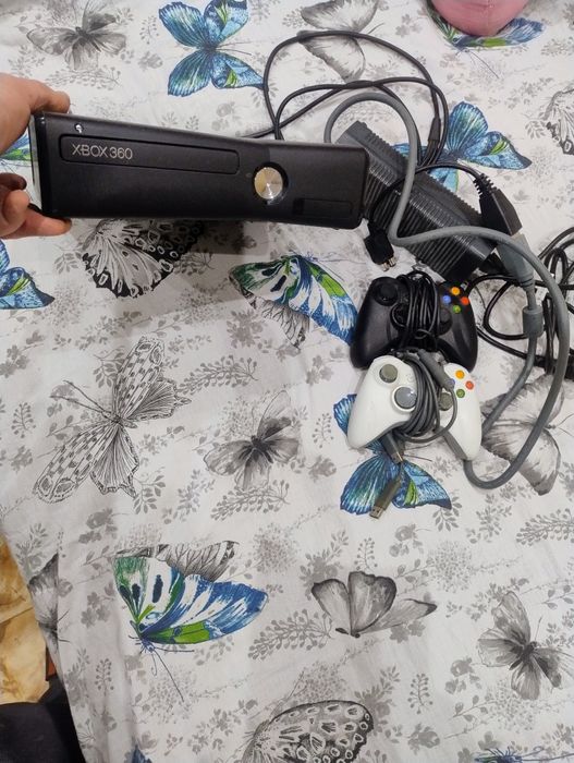 Xbox 360 игра с два джойстика +1 игра