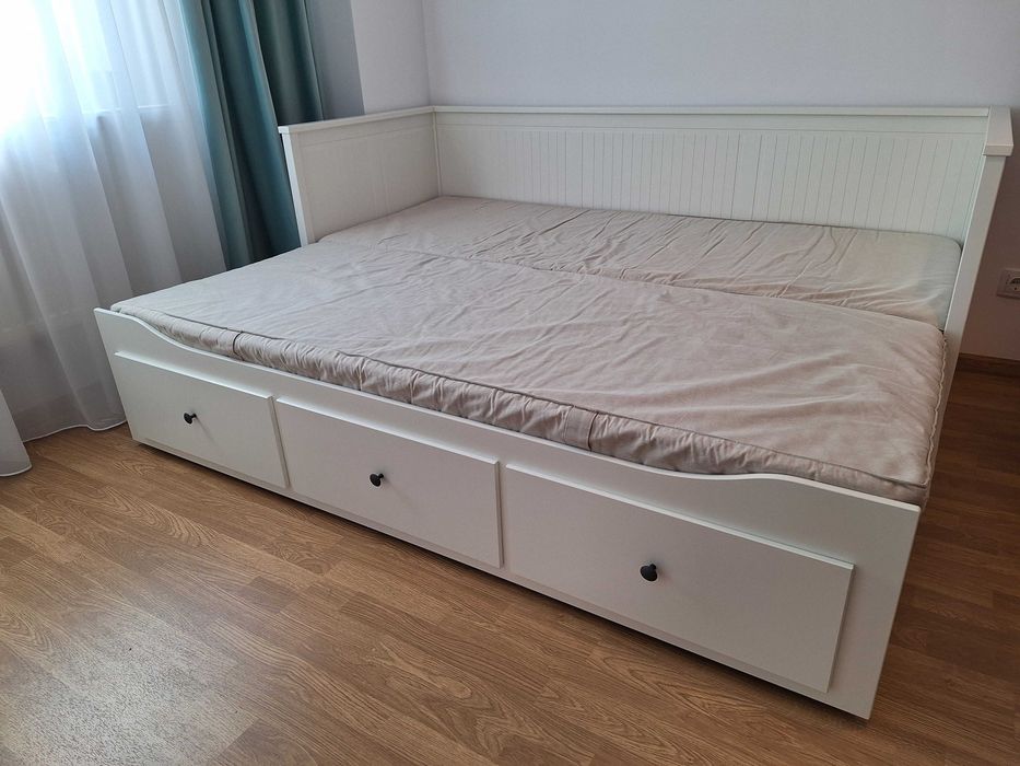 Divan Ikea Hemnes alb, extensibil, saltele incluse (stare foarte buna)