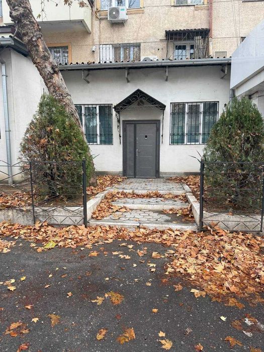 Мукимий ул.пересечение ул.Катартал,напротив спорт товары 400 кв.м