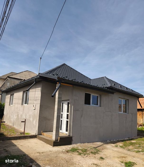 Casă de vânzare, Bistrița, semifinisata, strada subcetate