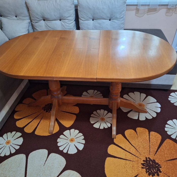 Масивна дървена маса цвят череша