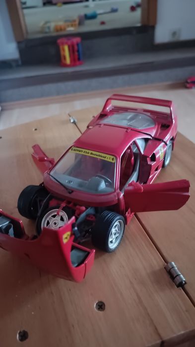 Ferrari F40 1987 (1/18)