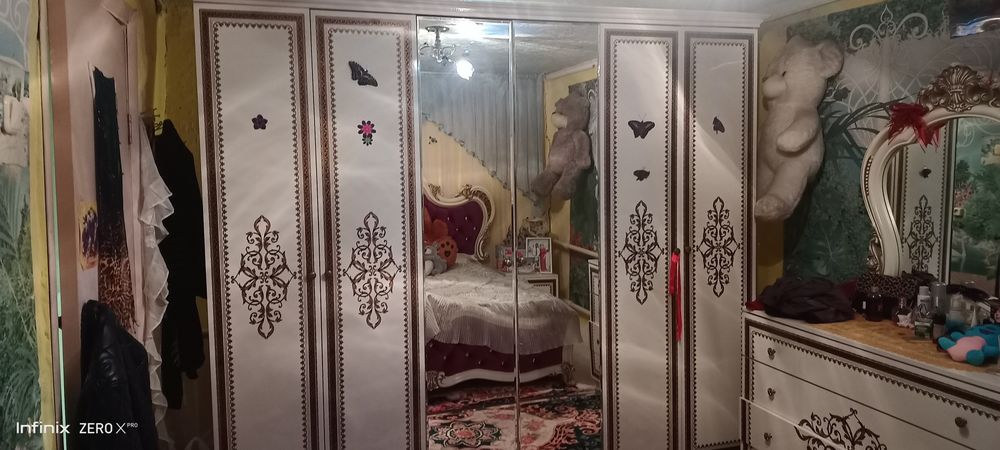 Продам спальный гарнитуру Срочно