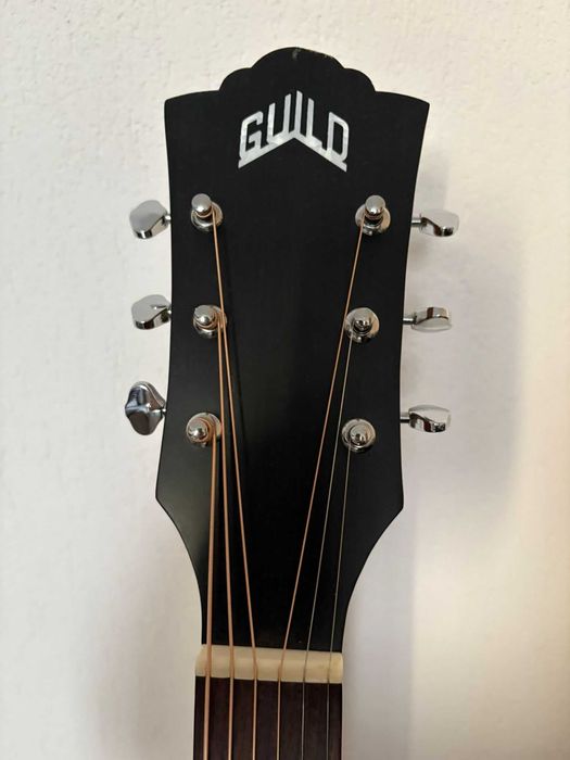 Chitară acustică-electrică Guild D-240E Westerly Archback