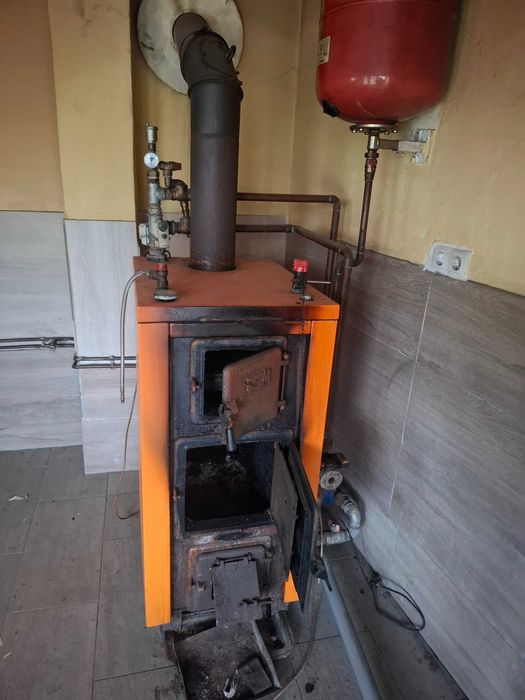 Centrală pe lemn in stare perfectă de funcționare!