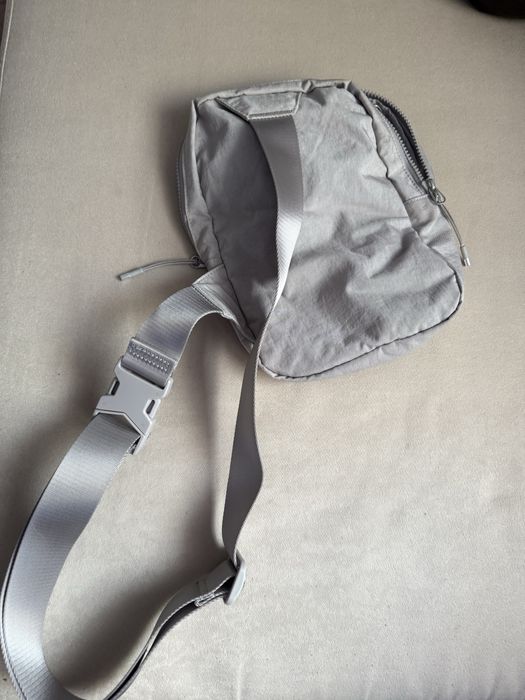 Чанти за кръст и презрамо