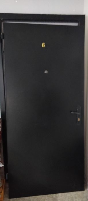 Продается входная дверь