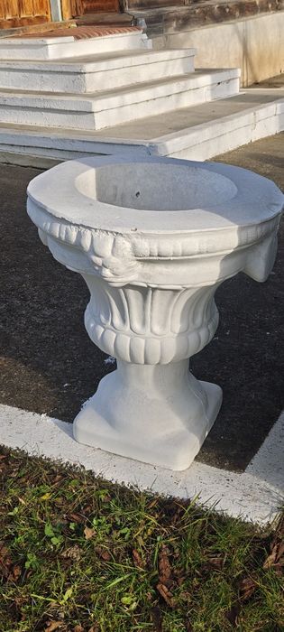 Ghiveci flori cu cap de leu