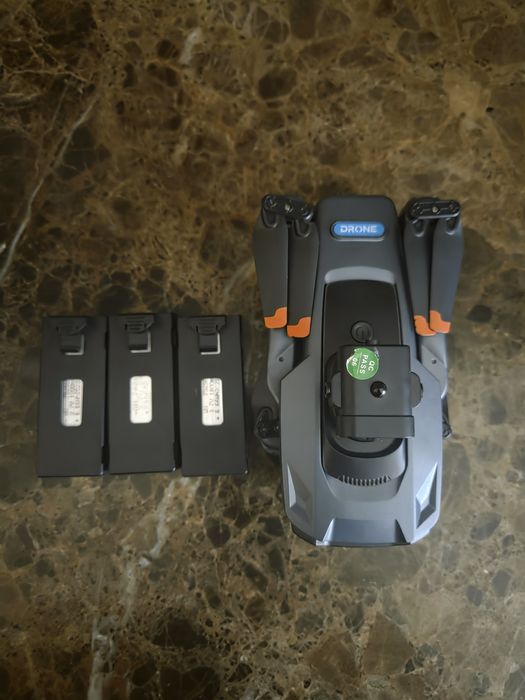 Продава. Дрон с 3 батерии