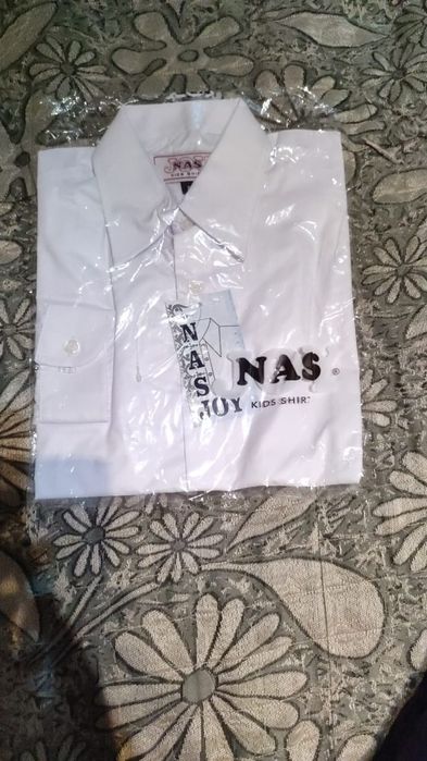 Рубашки новые школьные белые