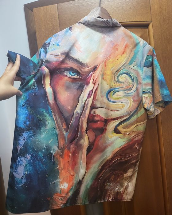 Cămașă unisex, marime L, model geometric abstract, culori vii