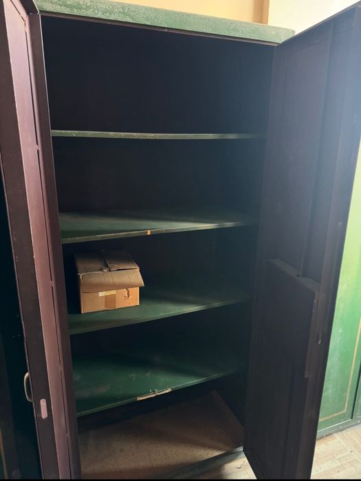 Метални шкафове с ключове