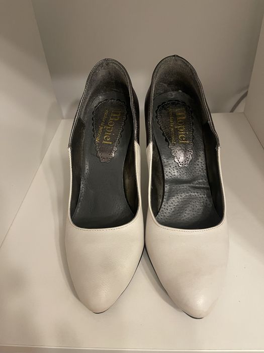 Pantofi Mopiel, eleganți, din piele exterior și interior, cu un luciu discret în partea din spate