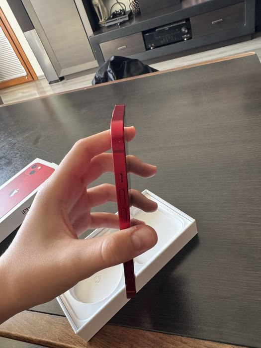 Iphone 13 червен