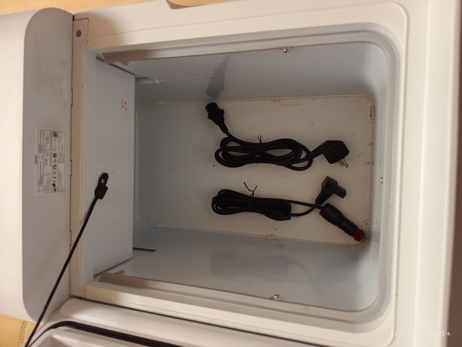 Хладилник,фризер 12/220 v Mobicool Mcf32