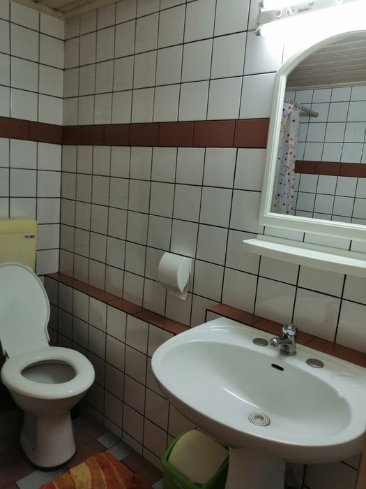 Închiriez 1 camera cu grup sanitar