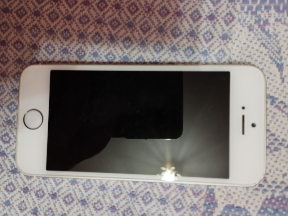 Продам iPhone 5C/16 гб в хорошем  состоянии