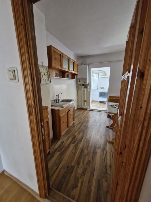 Apartament 3 camere etaj 4 Comănești