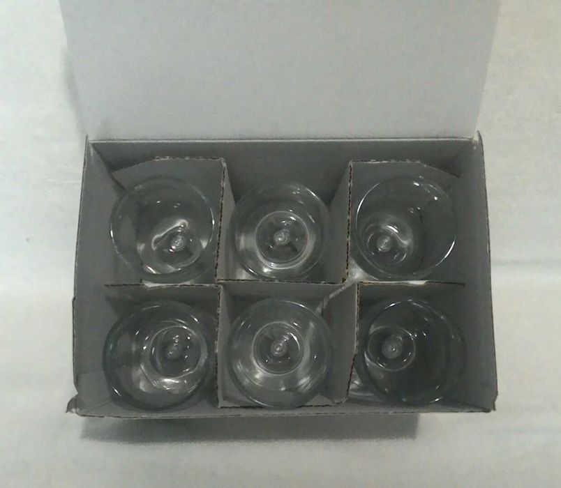 Набор стеклянных рюмок