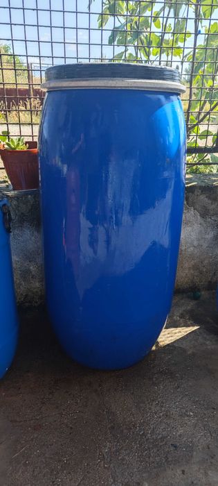 Пластмасови бидони