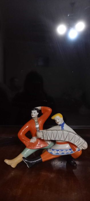 Статуэтки, ваза, сахарница