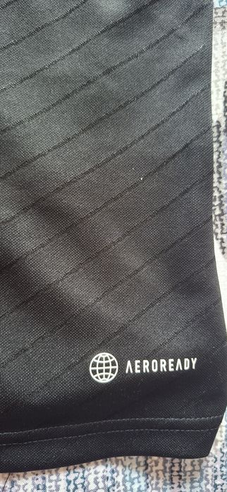 Tricou original adidas , nou fară etichetă.