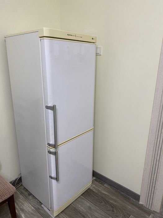 Холодильник в хорошем состояний