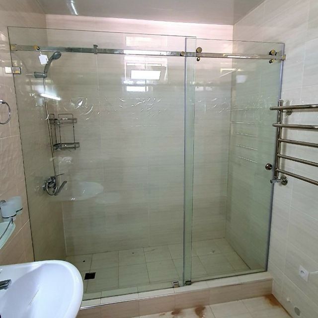 200 $ душкабина стеклянных  10 мм прозрачный  стекло+зеркала и ромбик