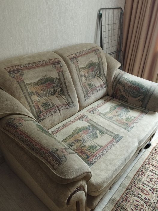 Диван небольшой, раскладывающийся