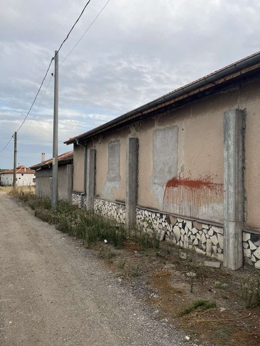 Къща с дворно място