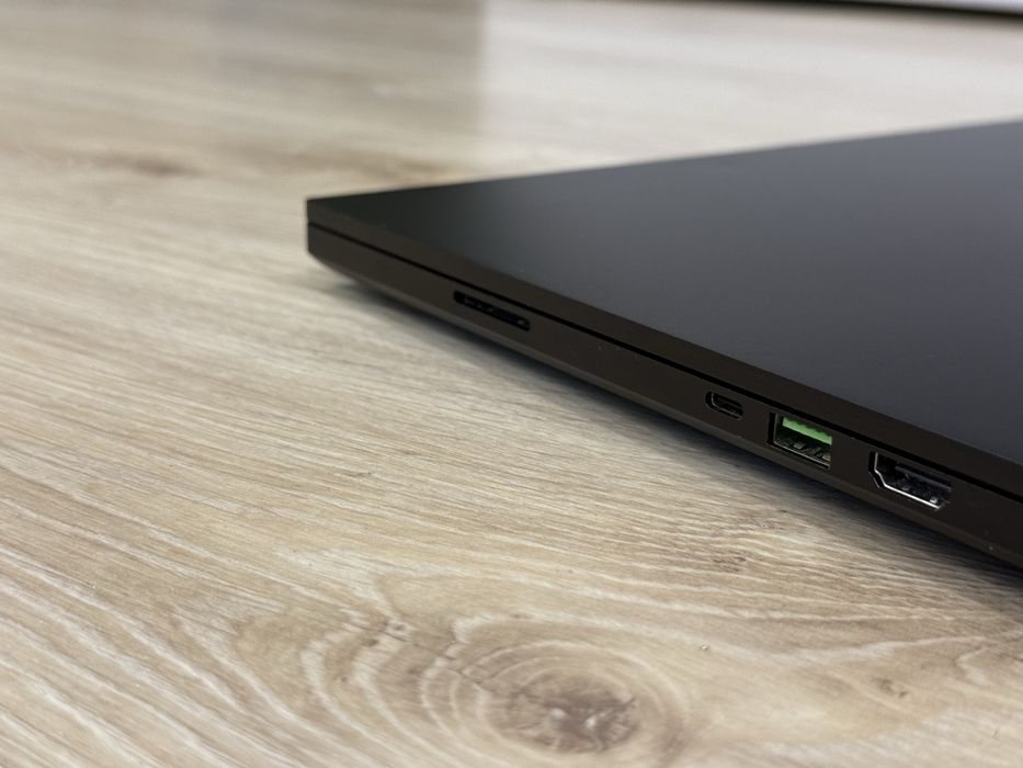 15.6’Full HD IPS 300Hz/RTX 2080 Super 8GB/I7-10875H/Razer Blade Advanced 15/32GB DDR4/1TB SSD