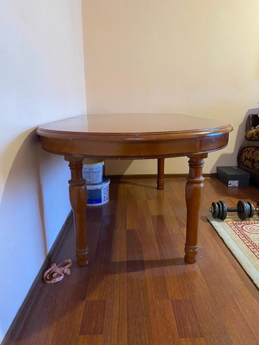 Гостинный стол деревянный