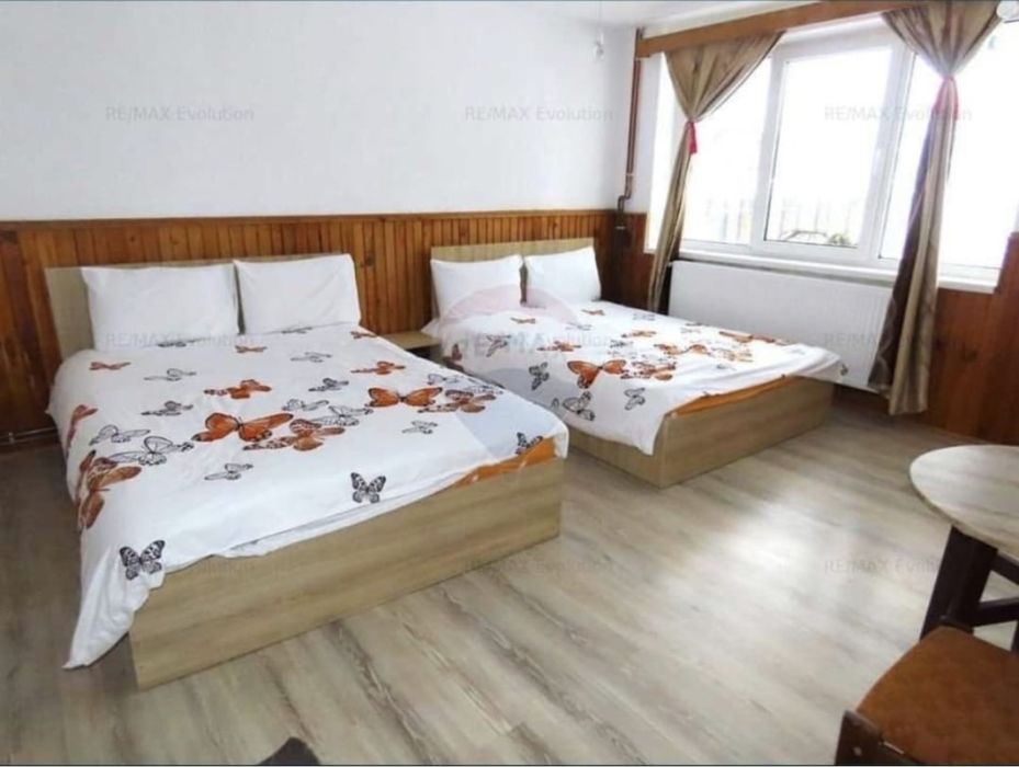 Proprietar inchiriez vila in centrul Predeal