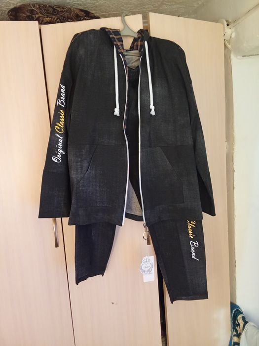 Продам женский костюм двойка