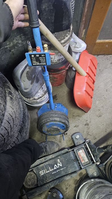 Продам домкраты подкатной